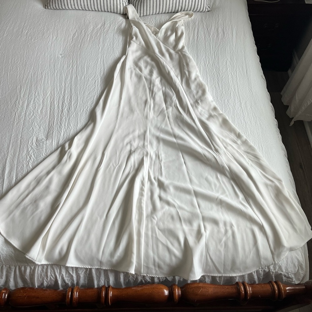 BCBGMAXAZRIA White Dress size 0 never worn